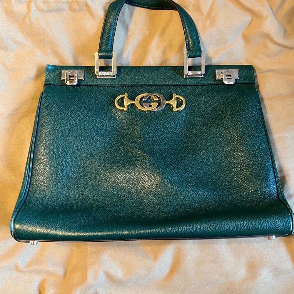 Gucci bag & clutch wallet with detachable shoulder strap.